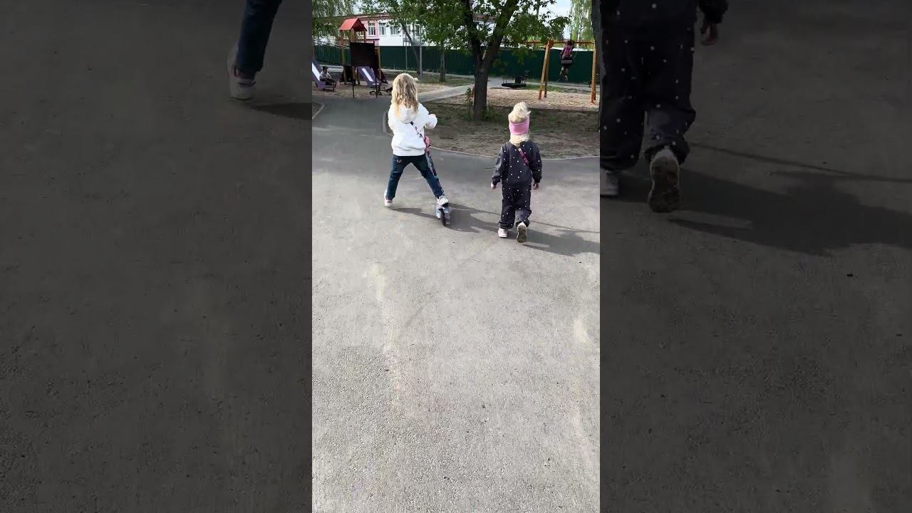 Как мы едим на самокате #ringlets #многодетнаясемья