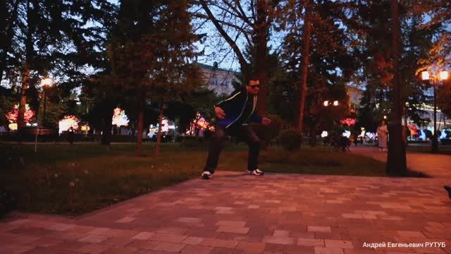 Профессиональные танцы в стиле Иллюжен (Illusion Dance) на улице города Ставрополь.