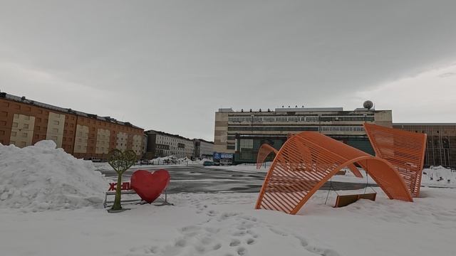 Улица Комсомольская и Солнечная в пасмурную погоду в Норильске весной 2026 !