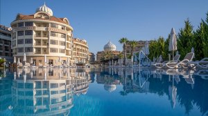 Саня в турецком отеле Kirman Belazur Resort & Spa.