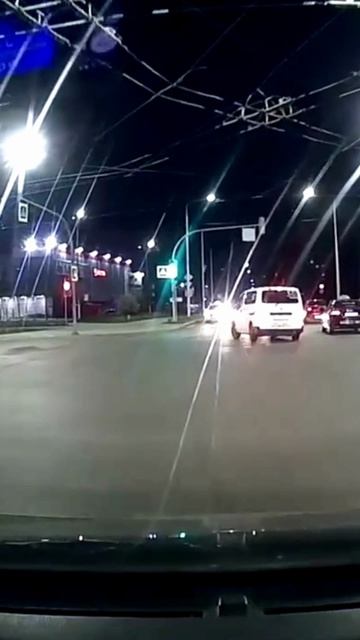 Неправильный разворот на перекрестке
