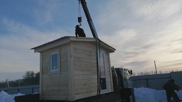 Влог: К нам приехала доставка 🚚 зимой❄️  душа с туалетом  🏠 размером 3 на 2 метра.