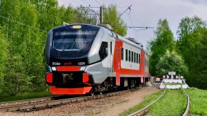 ЭП2ДМ 0326 сообщением Санкт-Петербург Финляндский - Сестрорецк прибывает на станцию Сестрорецк