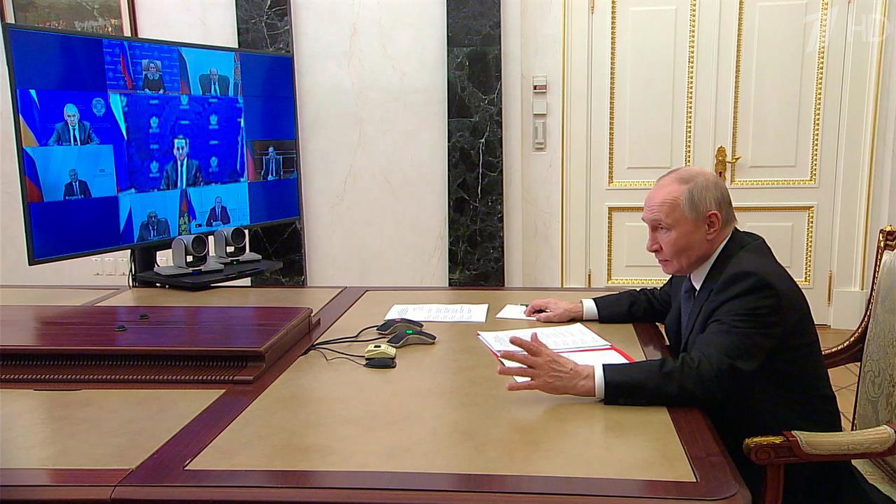 Развитие отрасли редких и редкоземельных металлов президент обсудил с Совбезом РФ.