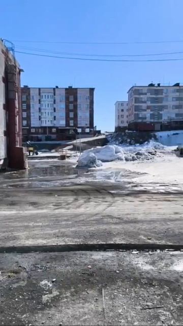 В 11:00 в Тикси тишина... Все чем-то заняты😁 Ни души... Даже собаки не бегают