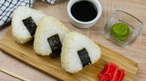 Онигири с сыром и кунжутом