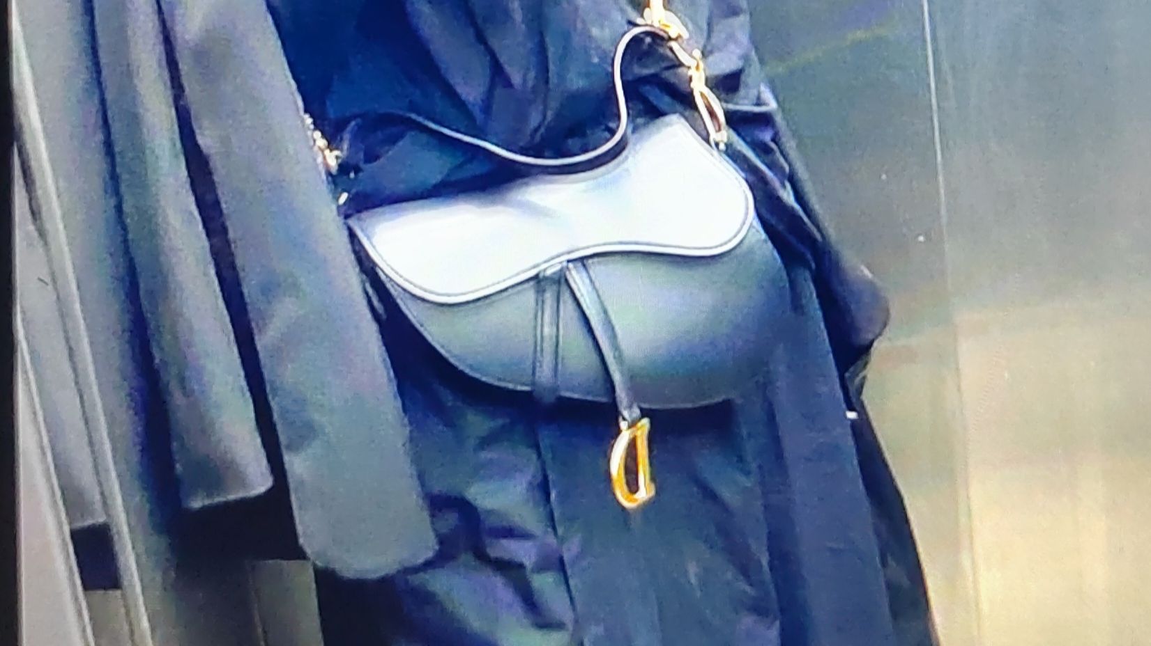 Чего ждать - ожидать?)))