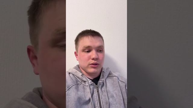 Блогера-работягу, который популяризирует работу на заводах, хотят депортировать из России