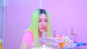 ЛЕДИ ДИАНА ПРЯЧЕТ СМАЙЛА В ДОМЕ LADY BUNNY УЧИТЕЛЬ И ТРЕНЕР ЭББИ