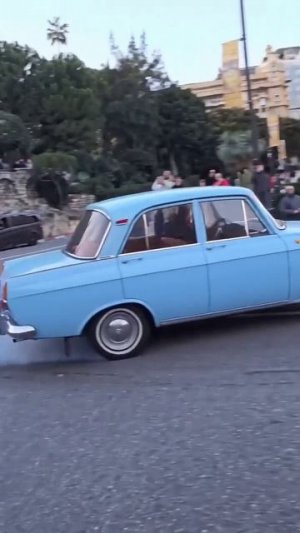 Москвич-412 дрифтит на трассе F1