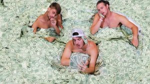 Последний, кто выйдет из бассейна, заберет 20 000 долларов