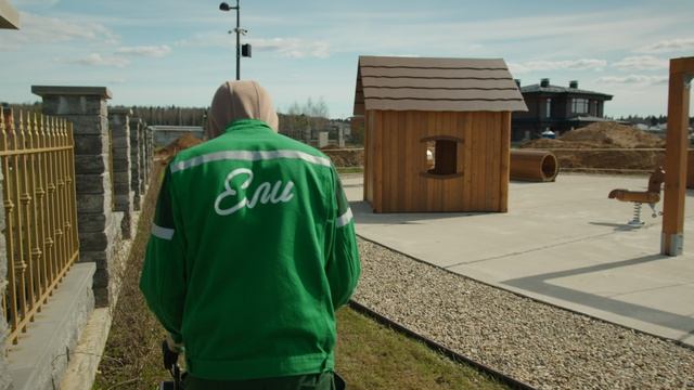 ЕЛИ Детская площадка и газон