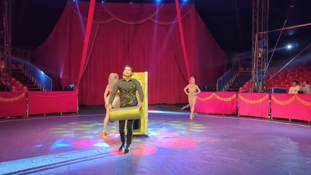 Do Portugal Circus Galleria at Crystal Run Middletown NY Part 13 смотреть онлайн