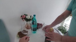 56/Салат с вишней/Муж готовит бульон/Одуванчики