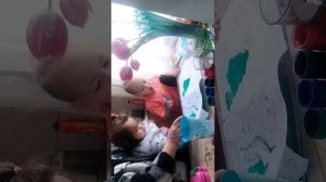 Рисуем, лежим и спасает игрушки из ледяного плена