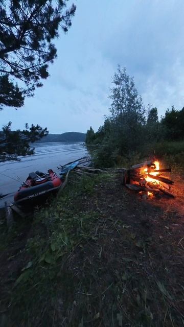 В 6 утра. У огня.