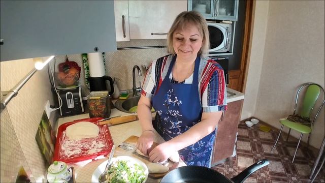 С раннего утра пирожки для своих любимых / Съездили в питомник