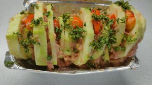 Мясной рулет из кабачка