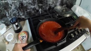 Готовлю томатно-чесночный соус.