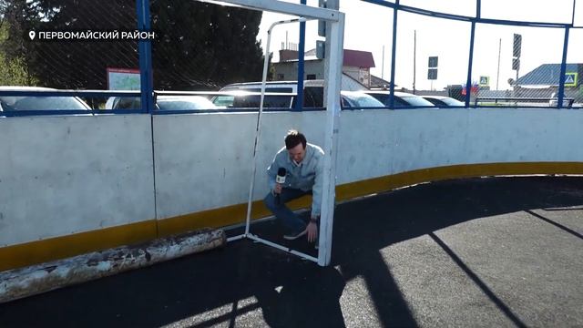 В алтайском селе Санниково футбольные ворота упали на подростка – он в реанимации смотреть онлайн