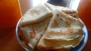 Утро , блинчики , варенье .