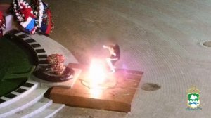 Курганец прикурил от Вечного огня и снял все на видео
