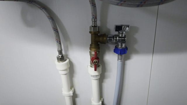 ARISTON VELIS TECH ABSE DRY 50 подача воды смотреть онлайн