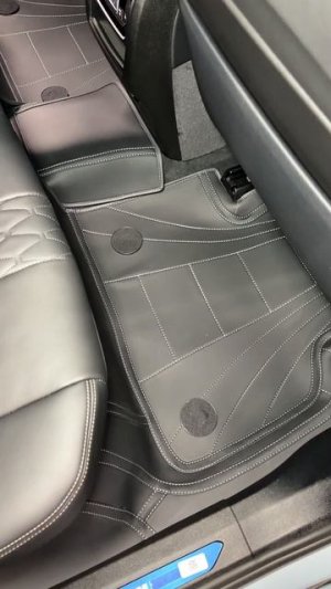 BMW X6 - пошив 3D ковров в салон в комплекте с ворсовыми — часть 2