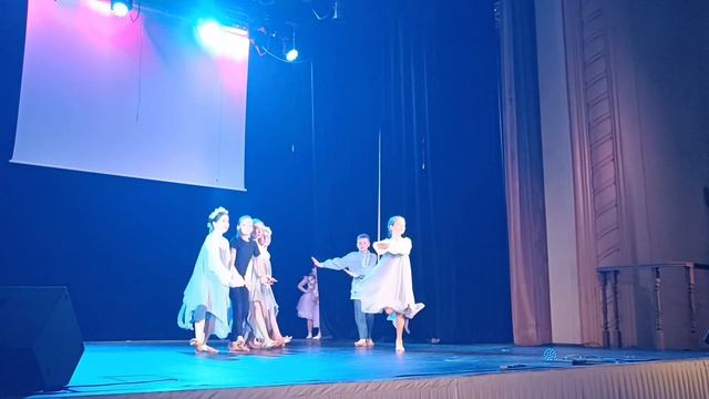 Сын снимал видео для конкурса.


В конце видео скрытая съемка, какой он есть на самом деле 😂