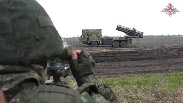 Расчёт РСЗО «Град» группировки «Центр» уничтожил скопление живой силы формирований ВСУчек😎🤙🇷🇺