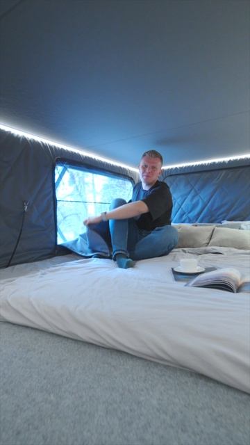 Вы только посмотрите, что на крыше этого автодома! Палатка с King-size кроватью!