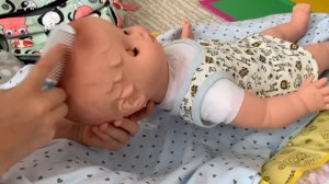 Утро Алисы и куклы как реборн по имени ВОВА ! Алиса ухаживает за малышом реборном !