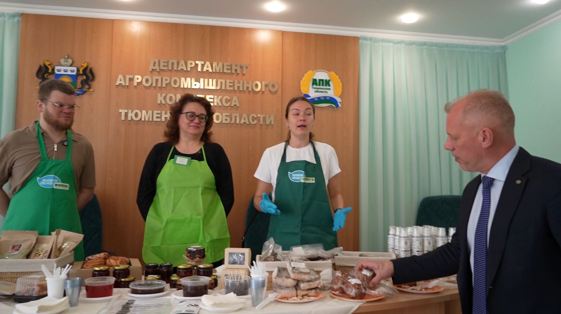 Видеорепортаж с места проведения презентации Фермерского островка в Правительстве ТО (Деп. АПК)