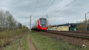 Электропоезд «Финист» ЭС104-038 на пл.Сосновая Поляна, 2026 год