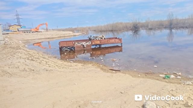 19-05-2026 Лёд ушёл с протоки. Ледоход идёт за островами,на главном русле Лены. Вода немного упала.