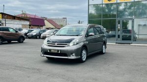 Toyota Isis, 2010 год