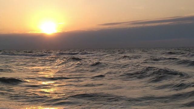 Золотой закат на Азовском море в станице Голубицкая