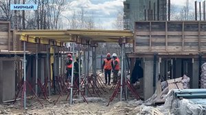 Строители готовятся заливать фундамент новой восьмиэтажки в Мирном