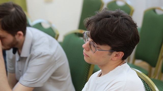 В рамках проекта «Ровесник века» обсудили вопросы брака и отношений с точки зрения девушек. 2026 г.