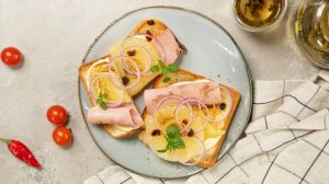 Тост с ананасом
