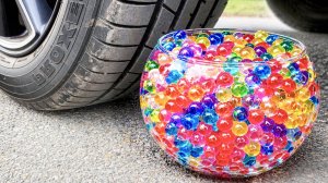 Мультики для детей. Раздавливаем радужные шарики Orbeez в вазочке. Смотреть залипалки для малышей.