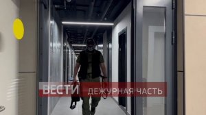 Следователи и криминалисты СК совместно с оперативниками МВД продолжают работать на месте убийства
