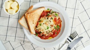 Мусака с сушеным орегано
