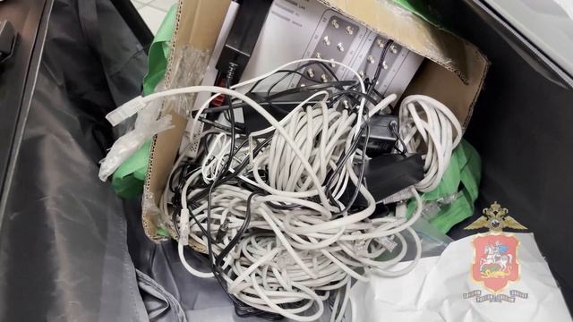 В подмосковной Балашихе полицейские ликвидировали узел связи аферистов,организованный двумя друзьями