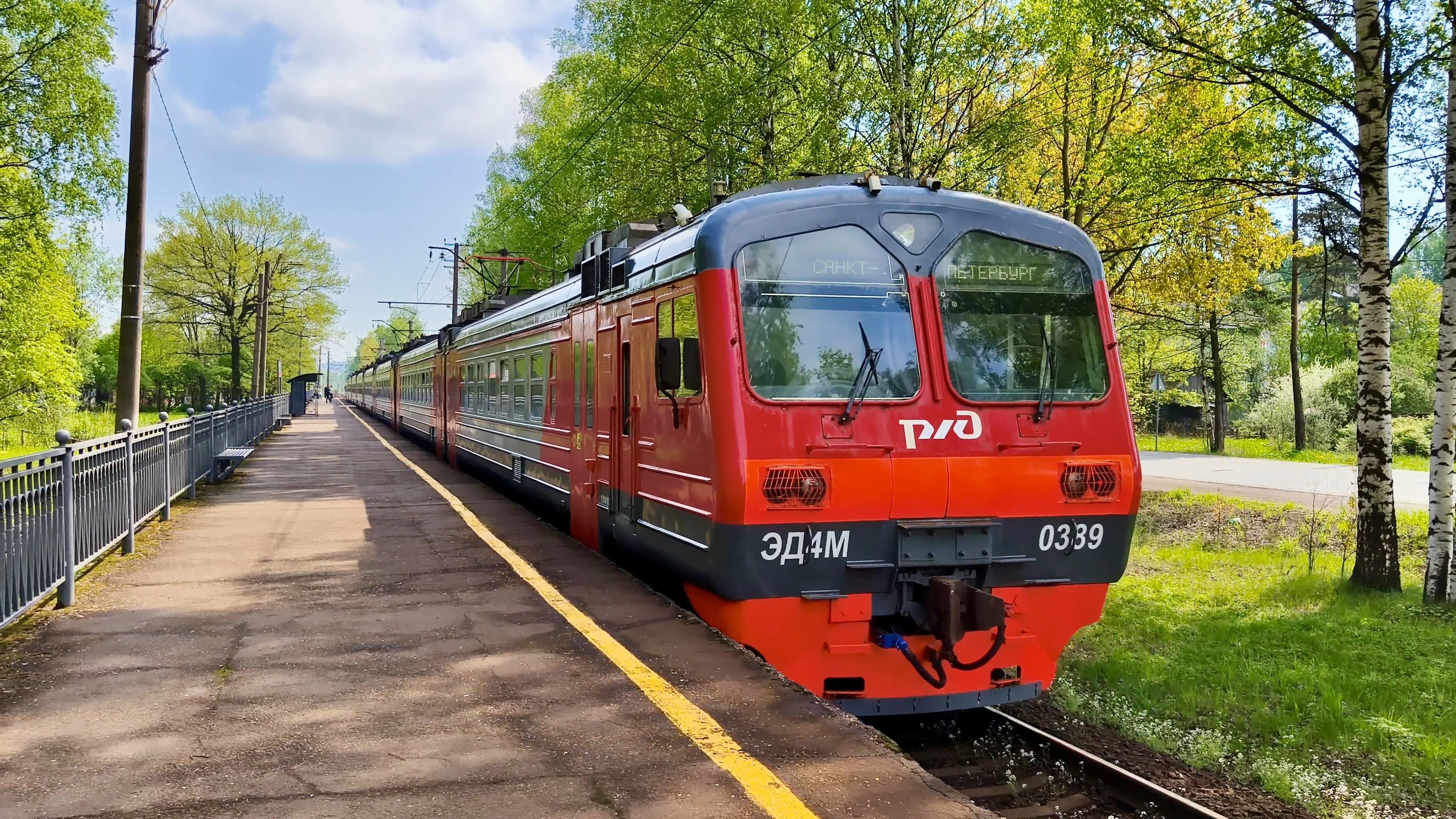 ЭД4М 0389 сообщением Сестрорецк - Санкт-Петербург на перегоне Лисий Нос - Лахта. Пл. Ольгино