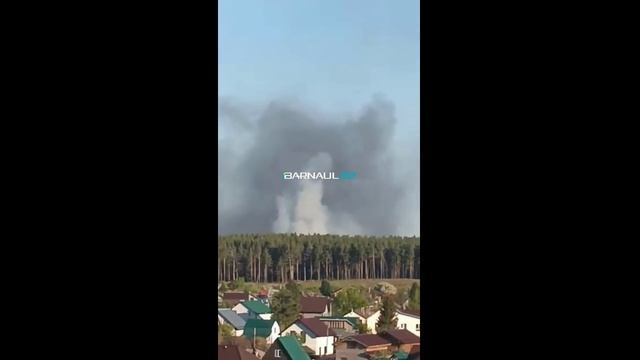 Дым от пожара в детском лагере в Барнауле