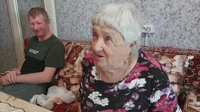 Олеся Андреевна научилась готовить сельдь под  шубой.
