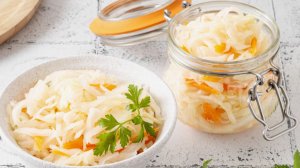 Квашеная капуста белокочанная.