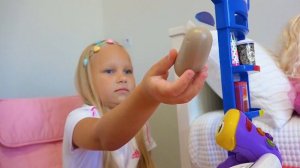 Алиса играет в магазин продуктов и игрушек для детей / Мими Лисса новое видео
