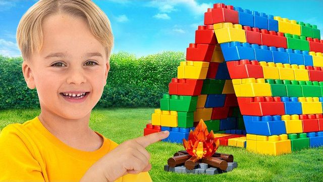 Дети учатся поддерживать друг друга и делиться игровыми домиками